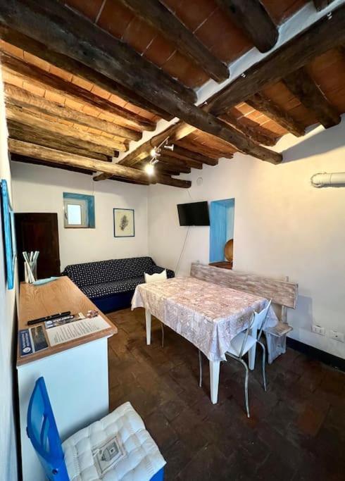Apartment Charming House Isola Di Casa Carlo Alberto Capraia